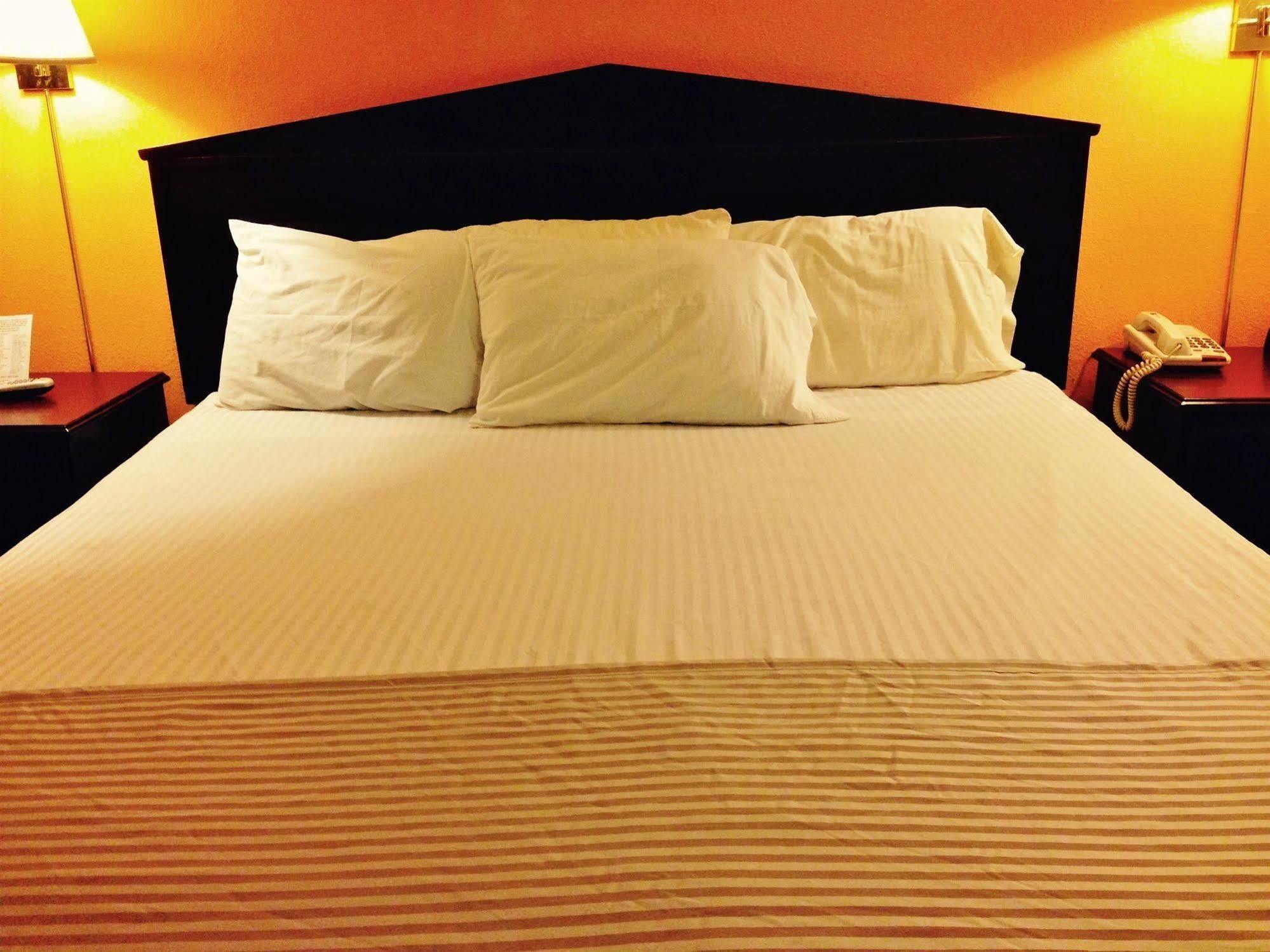 Americas Best Value Inn Macomb Kültér fotó